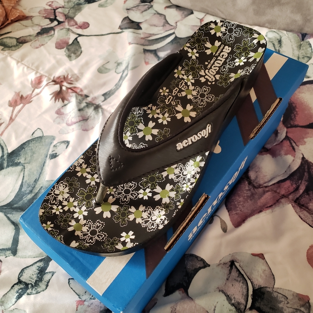 Aerosoft arch support black sandals